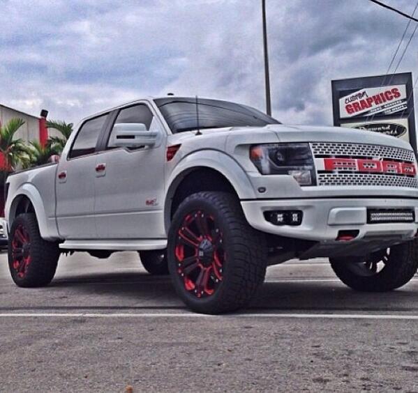 _LiftedTrucks_'s tweet photo. #Raptor http://t.co/uPZEgFxq54