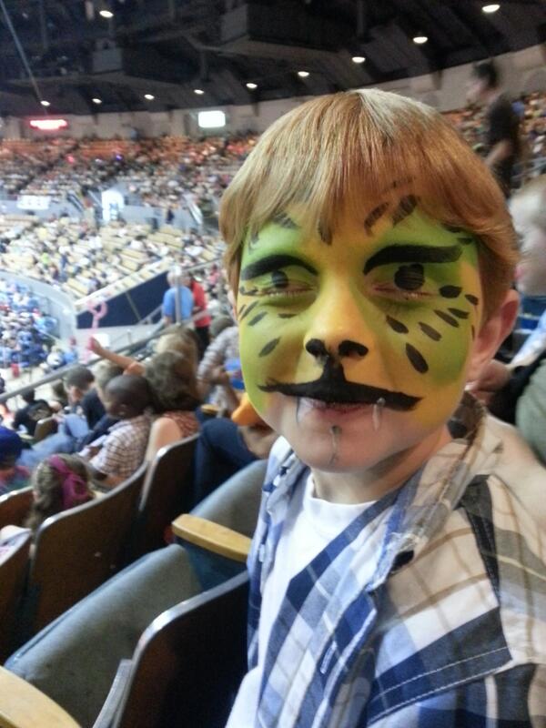 WingNutz4's tweet photo. Snake man at the circus http://t.co/RJxorNxTVu
