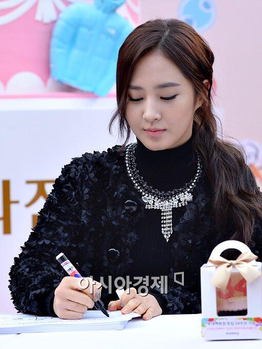 [PIC][01-11-2013]SNSD xuất hiên tại buổi fansign "Lotte Department Store 34th Anniversary Party" vào chiều nay BX90F6fCIAEdGY2