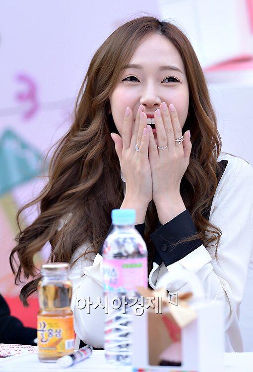 [PIC][01-11-2013]SNSD xuất hiên tại buổi fansign "Lotte Department Store 34th Anniversary Party" vào chiều nay BX91LEjCQAALWMX