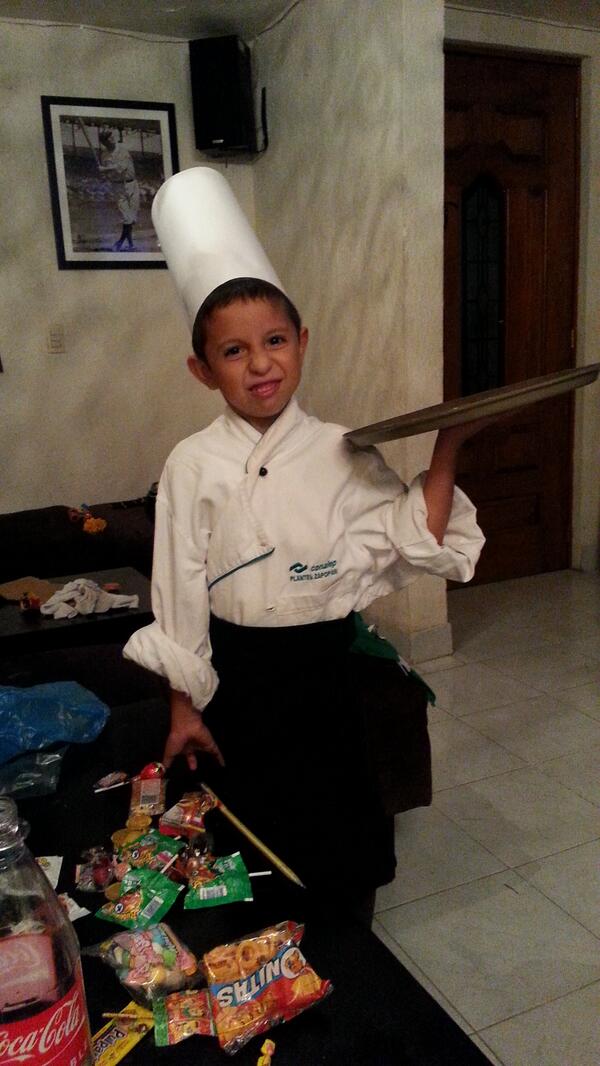 Donsix66's tweet photo. @JCZuazua #VivaHalloween con @VivaAerobus http://t.co/YoMqi0sEdr