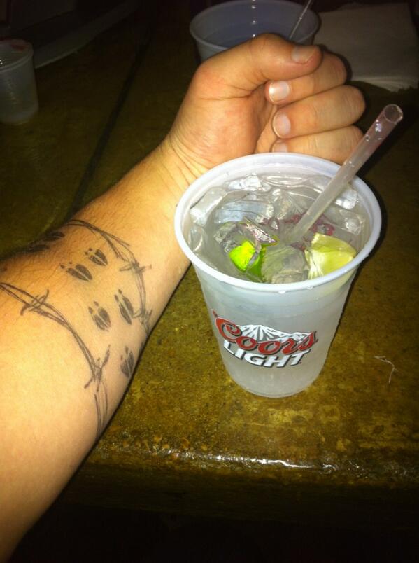 BillReeves12's tweet photo. We ain't drankin @blakeshelton http://t.co/9u6OPTli9v