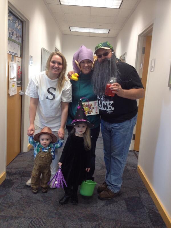 HamblinJim's tweet photo. Hamblin family on Halloween. http://t.co/PFJvySrYe4