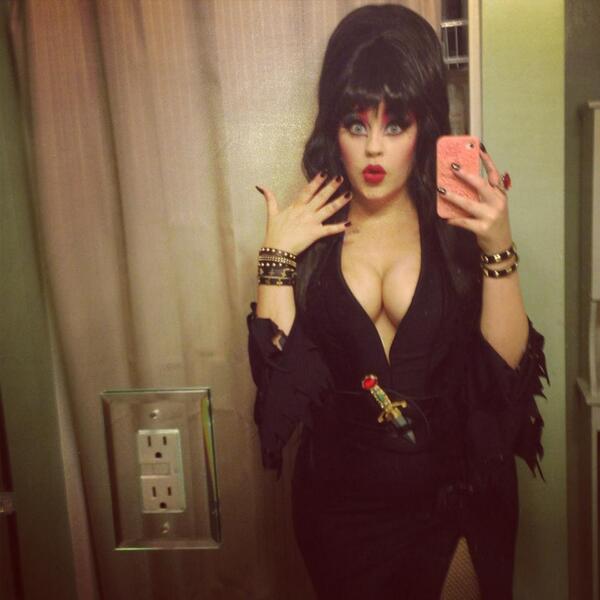 Portrayed my Queen of Halloween this year, <a href="/TheRealElvira/">Ami leih</a>! :0)