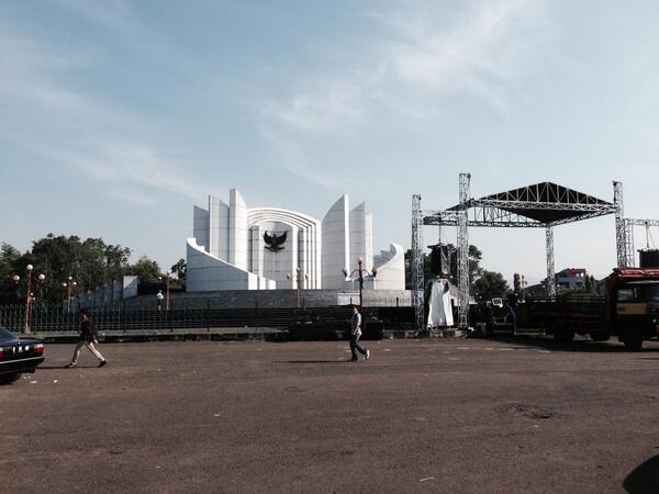 MahaFest's tweet photo. Nih tempat zumba kalian nanti,super luas! Jd jangan ragu buat join yaa!! for Free!!! http://t.co/YognWv76cl
