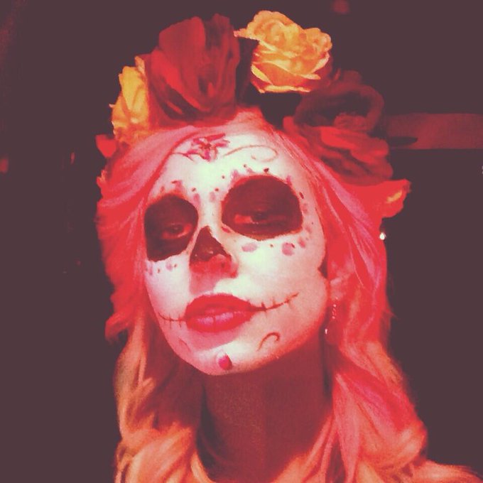 happy all hallows eve http://t.co/Xlm5Jsu4zb<a href="/tag/stumpyarm"class="tags"><span>#stumpyarm</span></a>