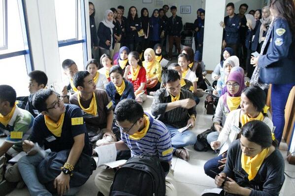 Pasti ini pas lagi dibagiin kelompoknya...