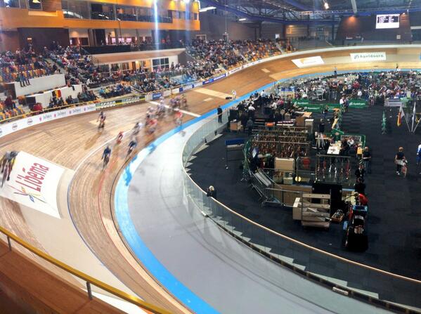 Ilseevb's tweet photo. Koppelkoers #EKbaanwielrennen @Kapertjuhh http://t.co/TitDu1R2WI