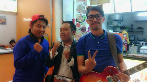 DimastaOfficial's tweet photo. @dimasta @AndraUkoen @rasmusstark ;D http://t.co/lcM0TVIQCN
