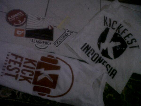 romi_rullyandi's tweet image. Hasil nge-Kick #TshirtMerchandise @kickfest #CDCompilation @kickfest  #Stickers ,see u next year!!! #KICKFEST2013