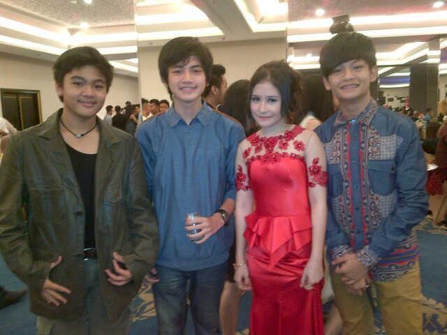 Foto mesra prilly latuconsina dan randy martin