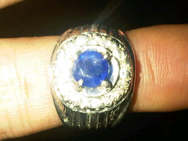 BatuPermata_'s tweet photo. Blue safir cyelon+serti GRI http://t.co/0Vg3CrCS6z