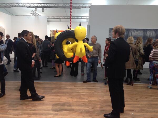 1 rubber tyre, 3 rubber ducks, 2 security guards #modernartmadness