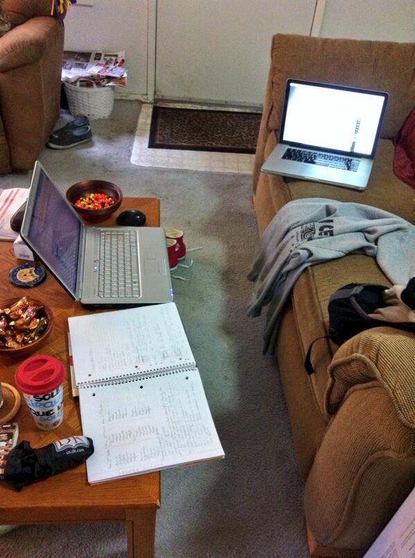 FlorentineQuill's tweet image. Behold my super-studious/multi-laptop setup for today's #FireWho with @Nancy_Kelley @frodossweetie and @BattlePoet!
