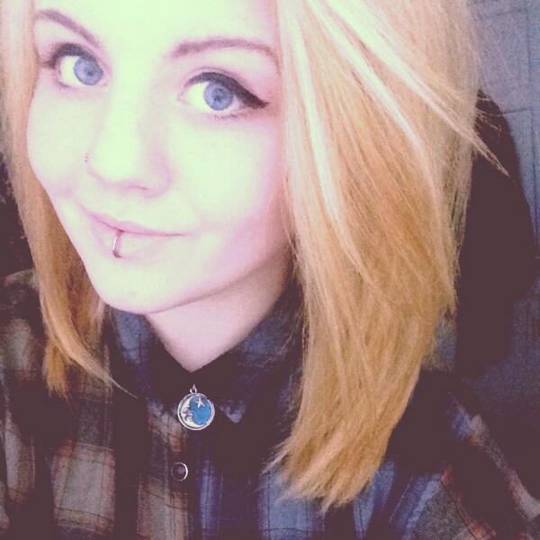 everythingsxcks's tweet image. #picslip i despise having short hair