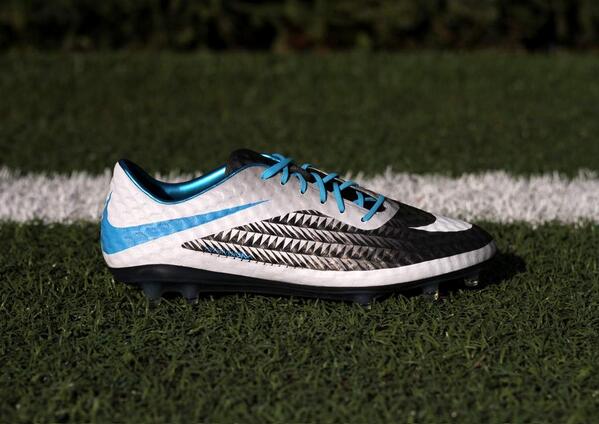 ChrisWondo's tweet photo. A new breed of attack, @NikeN7 style.  Excited to wear these tonight.  #hypervenom #teamnike http://t.co/QQp8AGZs80