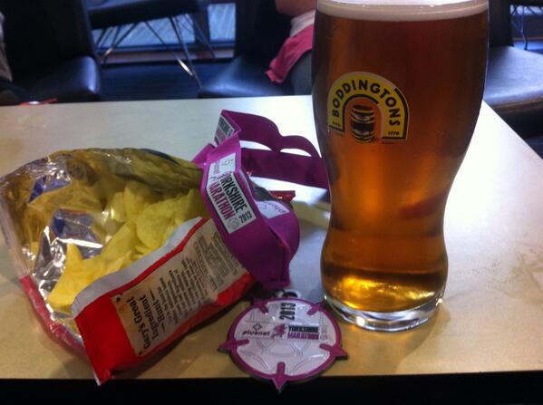 runner_el's tweet image. Celebrating with a pint and a packet of crisps.