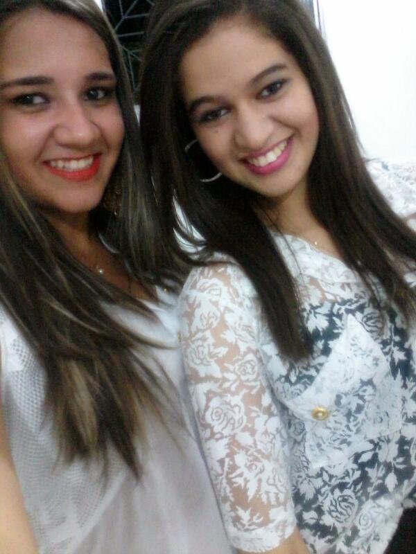 _milanny's tweet photo. #Festa com minha amiga @Renaata_L http://t.co/dofFN7RquS