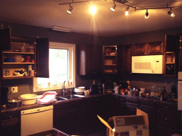 andreagilbart's tweet photo. Its a great day to reorganize the kitchen cupboards! #stressful http://t.co/Is460UbhiM