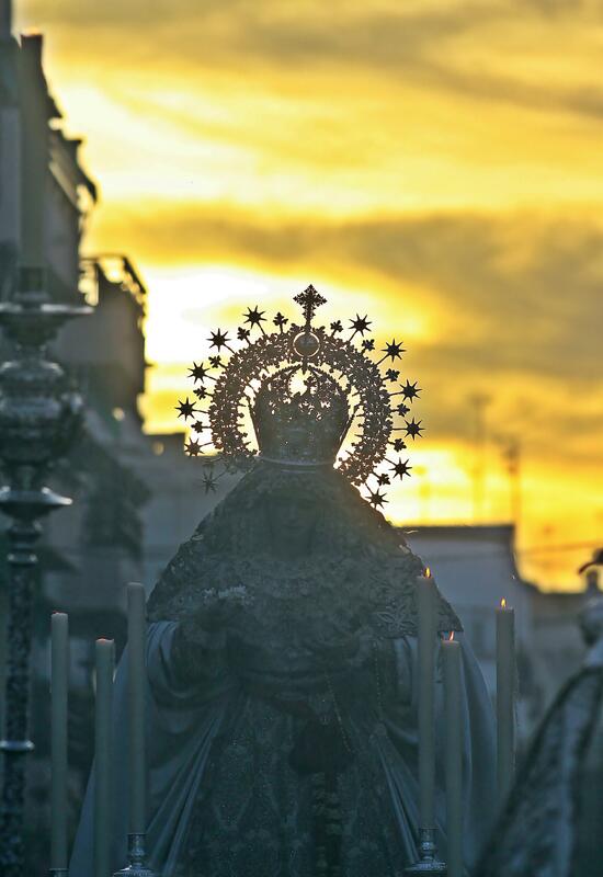 Preciosa estampa de la Virgen de la Paz de @HdadDeLaPaz esta mañana