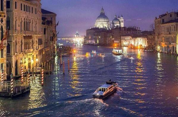 MaviLop's tweet photo. "@NaturPictures: El Gran Canal. Venecia. http://t.co/zw7ZD8zvUL"