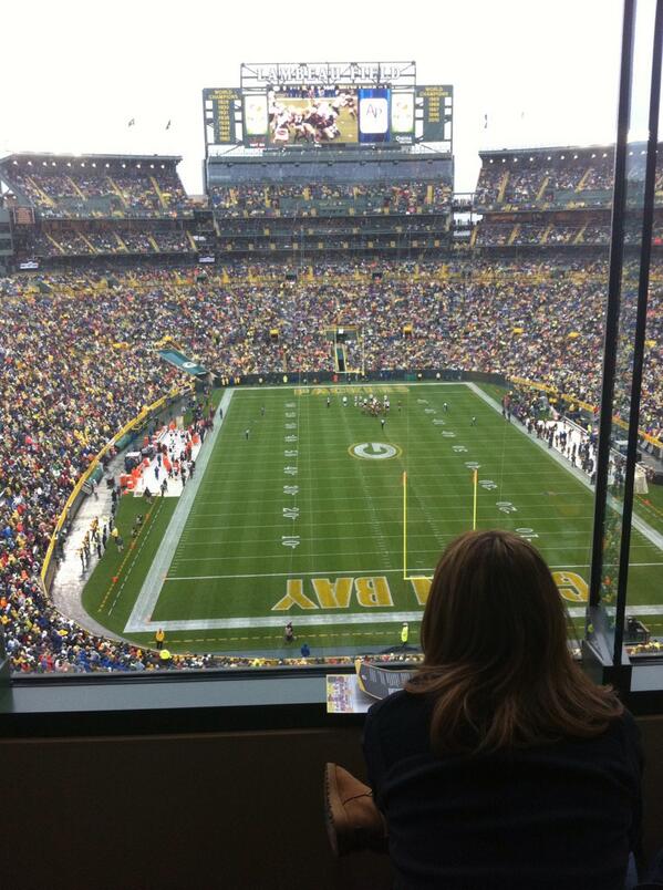 RScott_Miller's tweet photo. The bears are wearing some weird colors http://t.co/qqtHmrHdt0