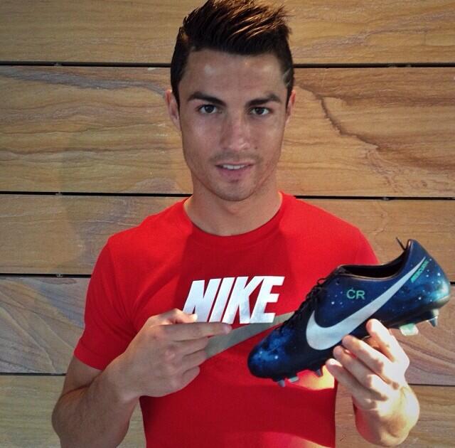 SoccerBible on Twitter: "Ronaldo hooked with his new signature #Nike Mercurial #Galaxy boots. Full reveal on #soccerbible http://t.co/gK8dRybrG0" / Twitter