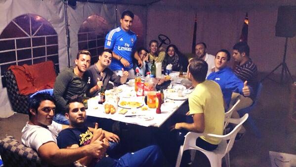 Genteselecta7's tweet photo. Buen Día en Familiaa! Buenas Noches a todos el Finde que Viene Mas y mejor! http://t.co/sXQiDUwflZ