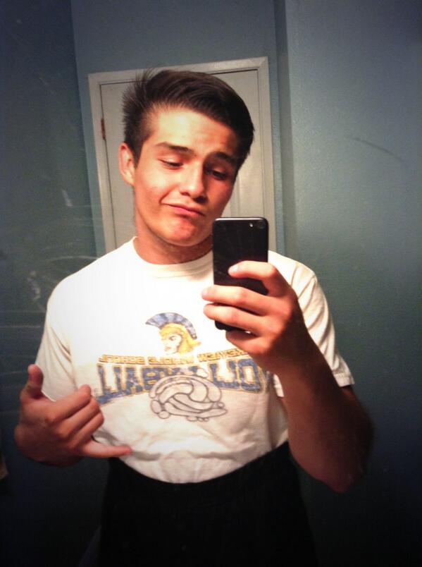 _fattyyyy_'s tweet image. Stay reppin' haha 😂😂 #GymFlow #FatTransformation