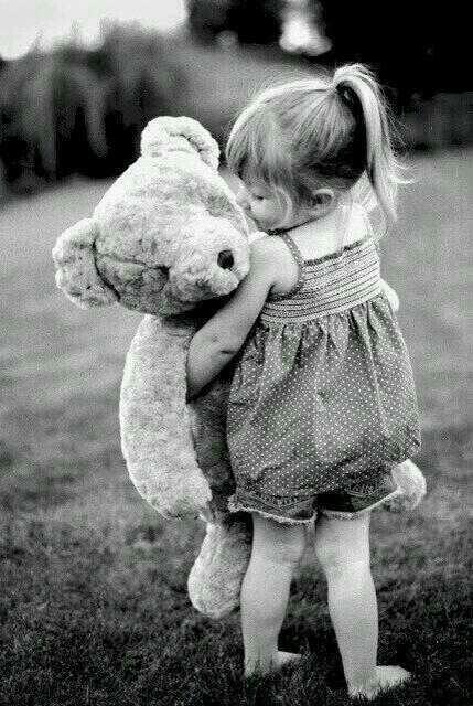 asdm502's tweet photo. ـ

 أتُدركون اننا وصلنا إلى زمن اصبحت فيه احضان الدُمىٰ اكثر اماناً من احضان البشر !!
 ٰ http://t.co/xUhS7QGCkd