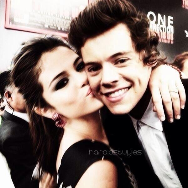 Zayn_Malik_1D93's tweet photo. @Styles__Harry1D remember when selfies were all over my camera roll? Yeah... Me too. @CarlyMckinley1 http://t.co/gGr4hC83ly