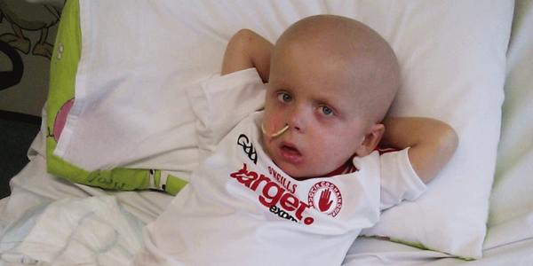 IrishGaa1's tweet photo. What about a RT for young Oscar Knox supporting his favorite team @owen_mulligan @TyroneGAALive @TyroneLadiesGAA http://t.co/hTnlSqLH42