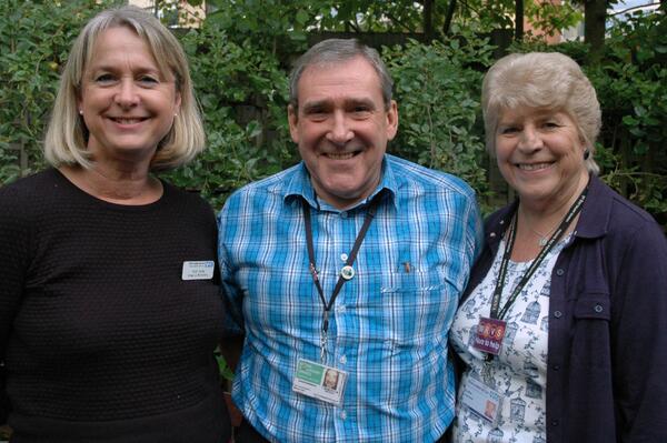 WorcsAcuteNHS's tweet photo. Green-fingered @RoyalVolService volunteers David and Cynthia are refreshing a maternity garden http://t.co/AiEgeT7qjr http://t.co/Rskyg18l1Y