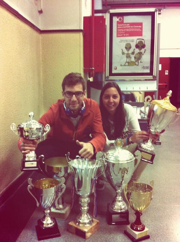 Se pone en funcionamiento la VITRINA del club!! #WeAreThechampions #rookiesnoosescondaisqueostocarálimpiar!