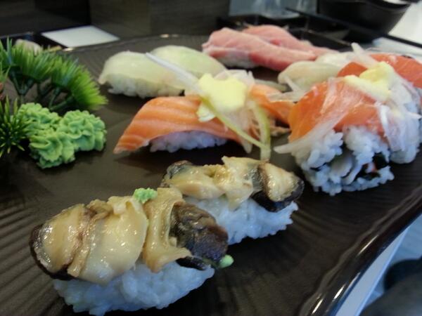 요게 모듬초밥..