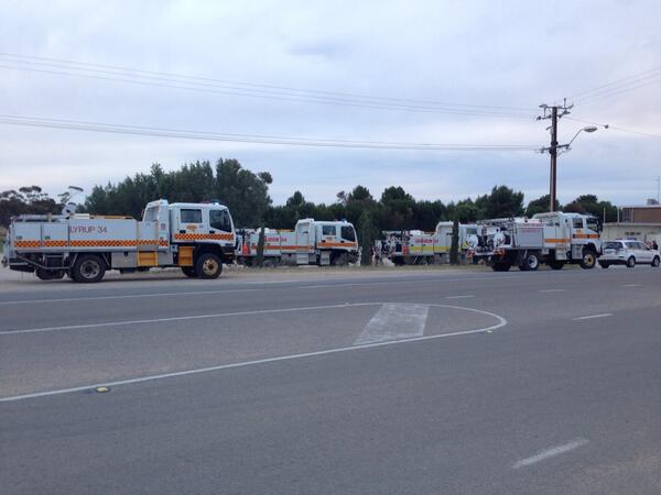 CoreyBlacksell's tweet image. @CFSAlerts trucks at #Pinnaroo bound for Sydney
@NSWFIREMEDIA #nswbushfires