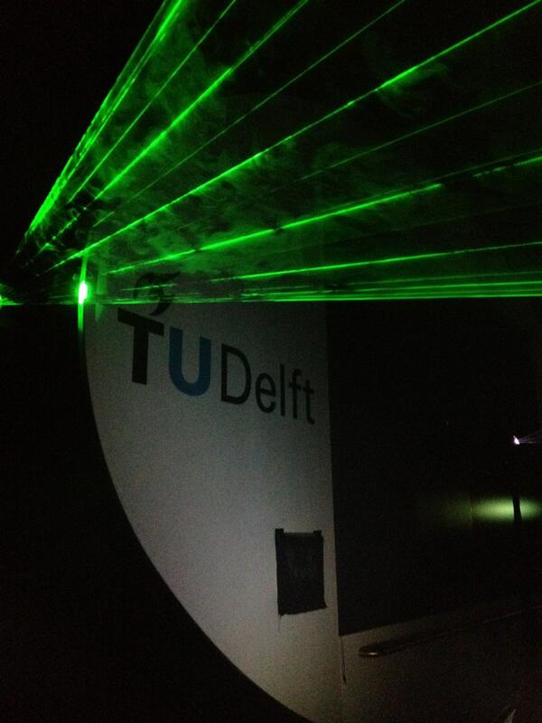 EEMCS_TUD's tweet image. Ook vandaag weer groot spektakel op de open dag bij EWI #EEMCS #TUDelft: de laser show!