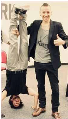 EnzoLillio's tweet photo. What the fuck ? MDR #LinkinPark #soldier #MikeAndChester @linkinpark @ChesterBe @mikeshinoda http://t.co/bPjKK7mNwv
