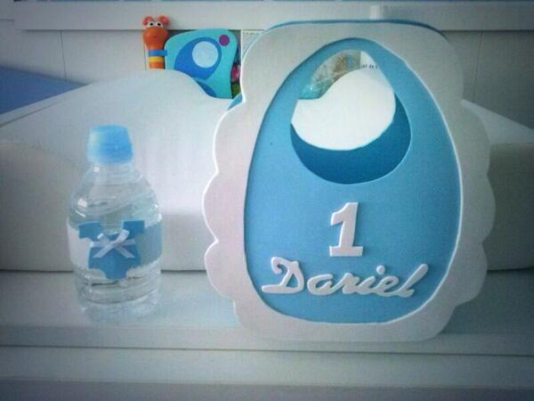 kositasdemama's tweet photo. Cestita para chuches y botellita de agua personalizadas, ideal para bautizos, cumpleaños y baby shower http://t.co/uOov4KOVjW