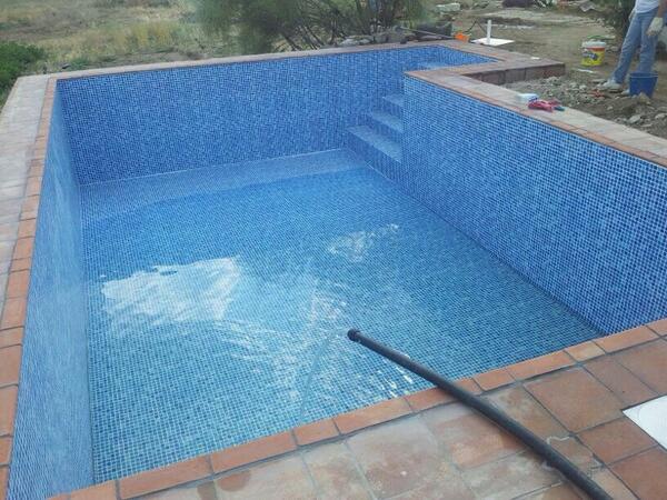 GeneralPiscinas's tweet photo. Rehabilitación antiguo aljibe en Villaralto con lámina armada 10 años de garantía http://t.co/TuHQCHBqdJ