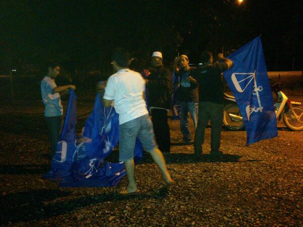 Mie016's tweet photo. Pmda bt 16 N20 tlh mula tgs @zeekay15 @Zahid_Hamidi @HishammuddinH2O http://t.co/yrbSsmMRgk