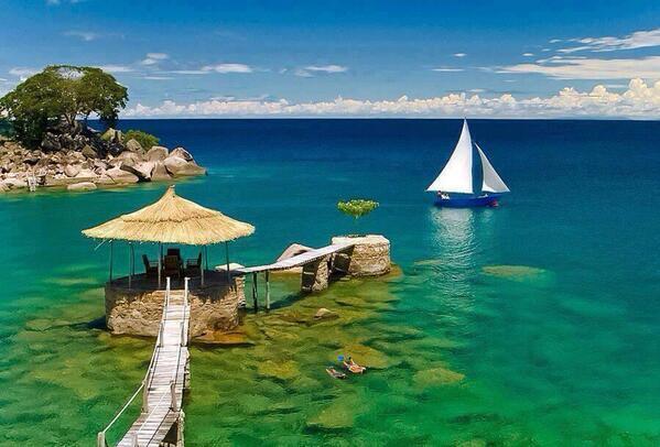 NaturPictures's tweet photo. Resort Kaya Mawa. Lago Malawi, África. http://t.co/FG2l93EiVj