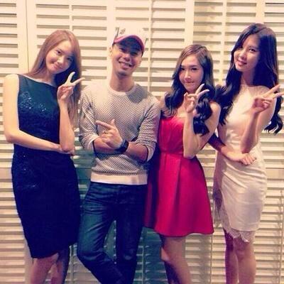 [PIC][20-10-2013]Jessica - YoonA và SeoHyun xuất hiện tại Thái Lan để tham dự "GiRL DE PROVENCE Thanks Party" vào tối nay - Page 3 BXG6zCcCcAAUk1-