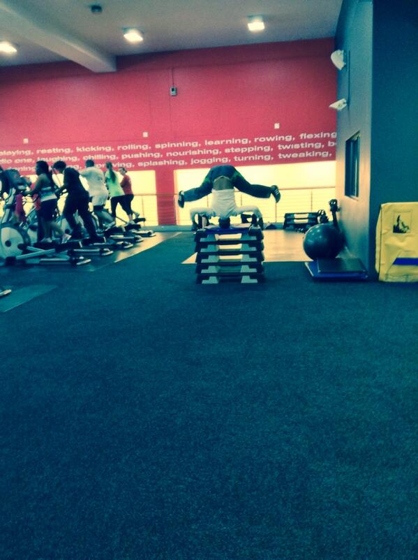 JordanPope's tweet photo. When people start doing this at the gym ....#late http://t.co/znk3KnUg88
