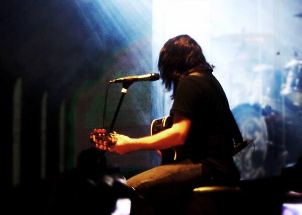 bzanolo's tweet photo. @rosadesaron INCRIVEL ontem no show em Presidente Prudente, as dores no corpo, por esperar desde as 16 h compensaram! http://t.co/cHWbf5g5ms