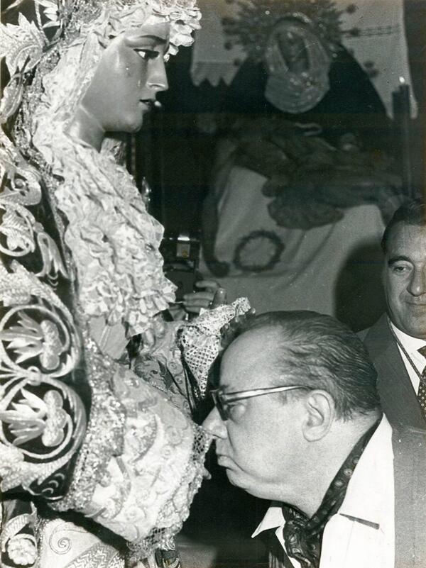 Er_Pali's tweet photo. El día que yo me muera, que no llore el Baratillo, ni Piedad, ni Caridad, ni mi Arco del Postigo. http://t.co/jtrLuqZLcT"