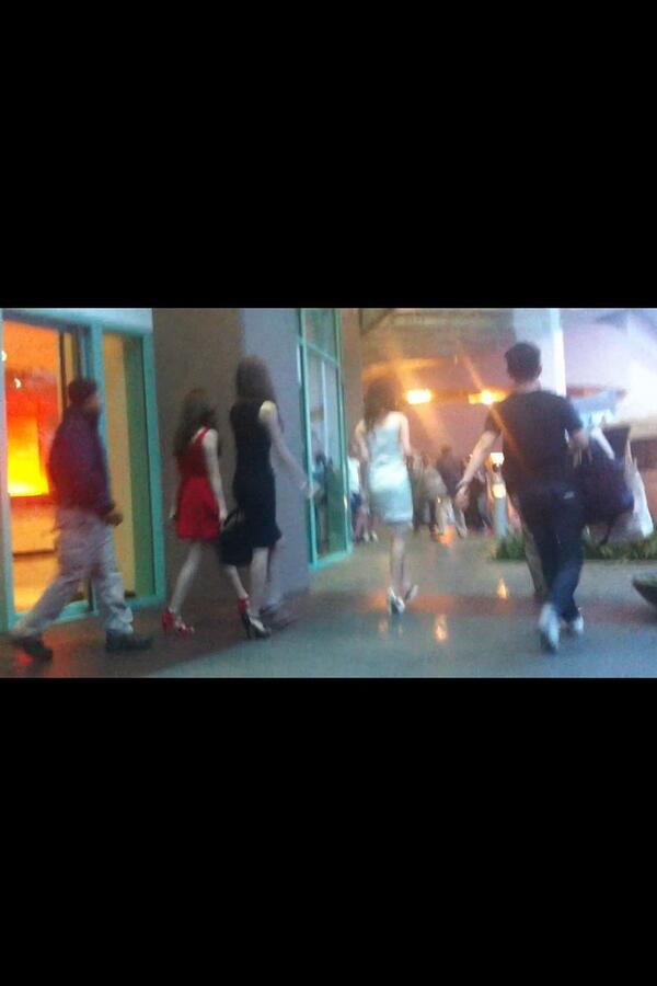 iamrevnine's tweet photo. เจสสิก้าชุดแดง !!!!!!
ยุนอาชุดดำ !!!!!!
ซอฮยอนชุดขาว !!!!!!
#GiRlThankParty http://t.co/34U15d7CW3