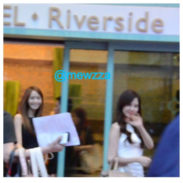 [PIC][20-10-2013]Jessica - YoonA và SeoHyun xuất hiện tại Thái Lan để tham dự "GiRL DE PROVENCE Thanks Party" vào tối nay BXGMZhVCcAA6Eas