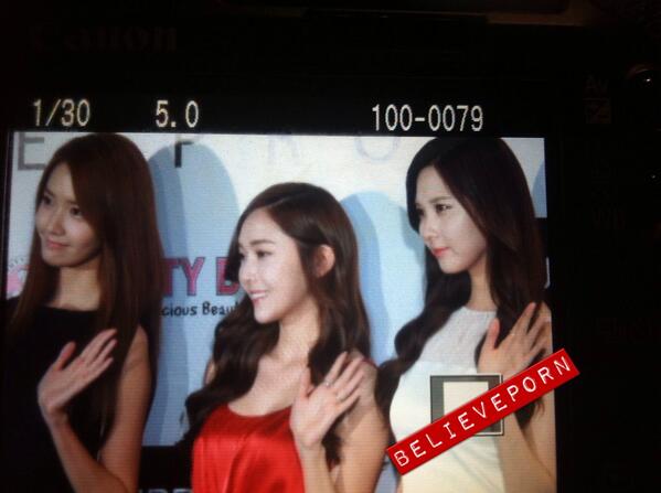 [PIC][20-10-2013]Jessica - YoonA và SeoHyun xuất hiện tại Thái Lan để tham dự "GiRL DE PROVENCE Thanks Party" vào tối nay BXGVB8TCUAEPlN8