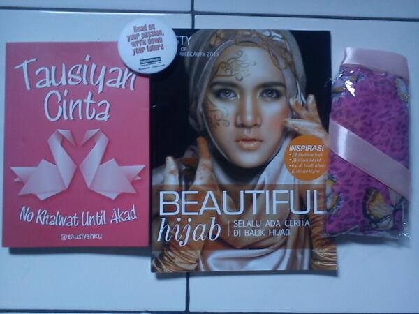 iitsa's tweet photo. @qultummedia, alhamdulillah hadiah #PhotoQuiz udh sampai (http://t.co/2KoA8yRTfJ) tp kok tdk seperti ini (http://t.co/tNogp7Twv2) ya